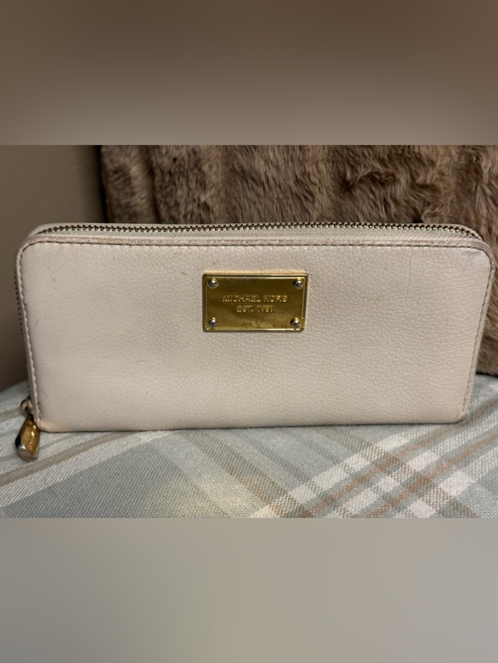 Michael Kors Cream Leather Shoulder Bag with Gold Plate